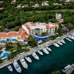 https://aventuras-club-marina.quintano-roohotels.com